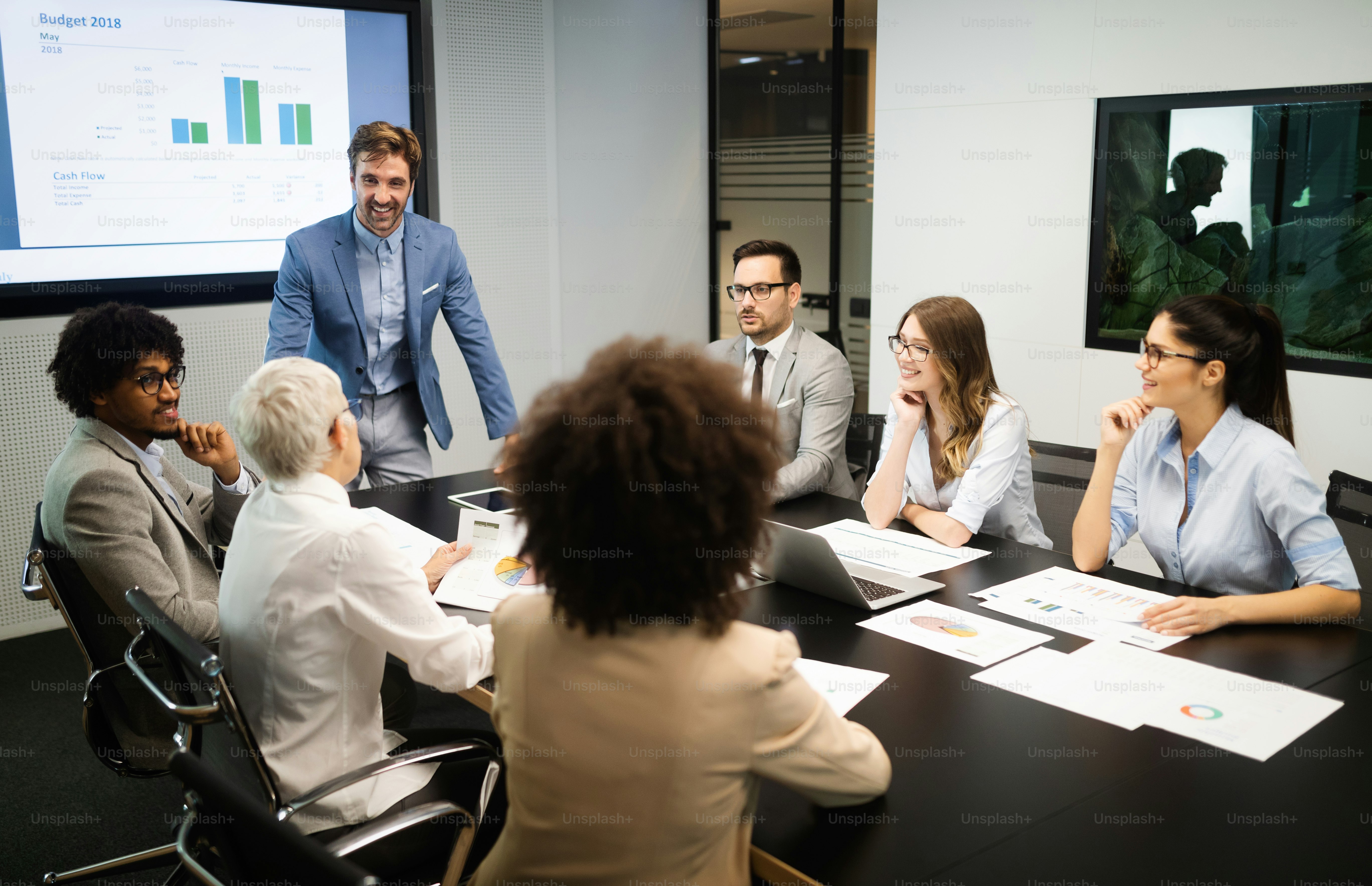 Desenvolvedores em reunião de pitch